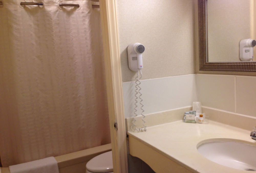 Ludlow Wilbraham Inn מראה חיצוני תמונה