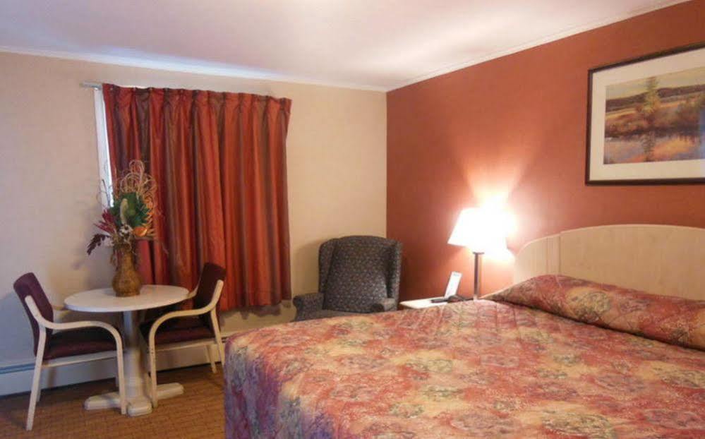 Ludlow Wilbraham Inn מראה חיצוני תמונה