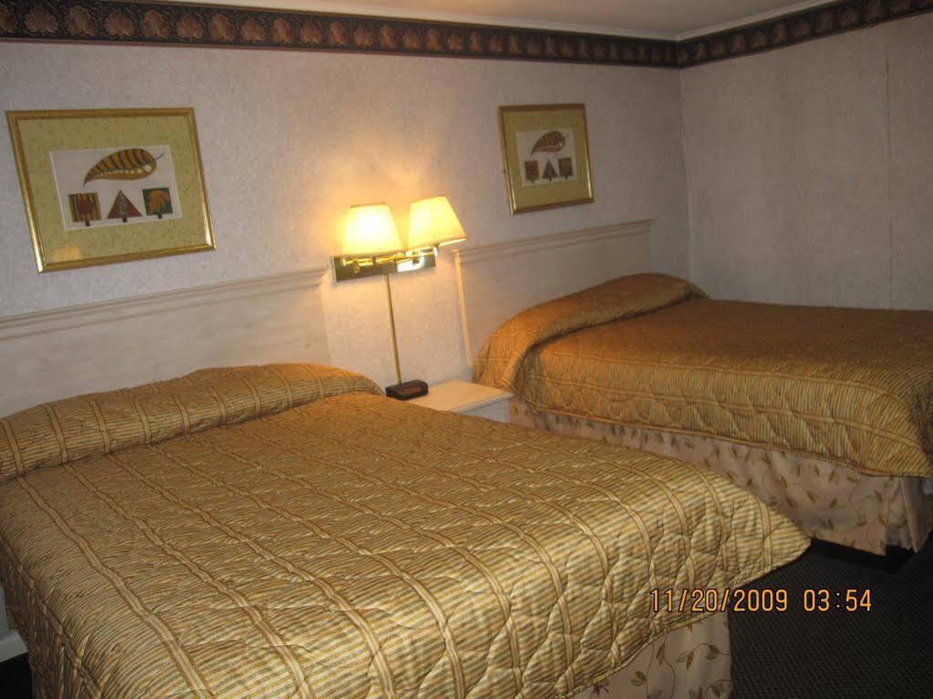 Ludlow Wilbraham Inn מראה חיצוני תמונה